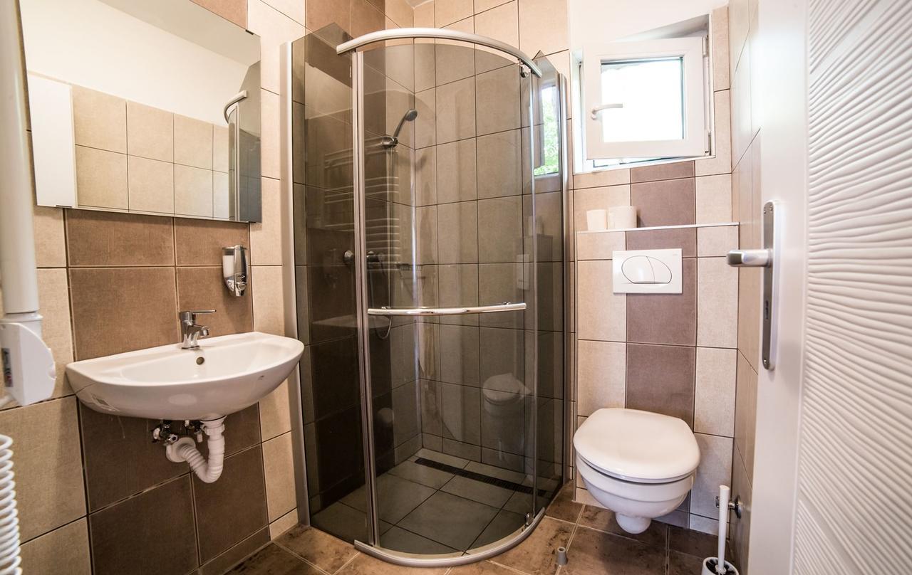 Appartement Tulipan Apartman à Eger Extérieur photo